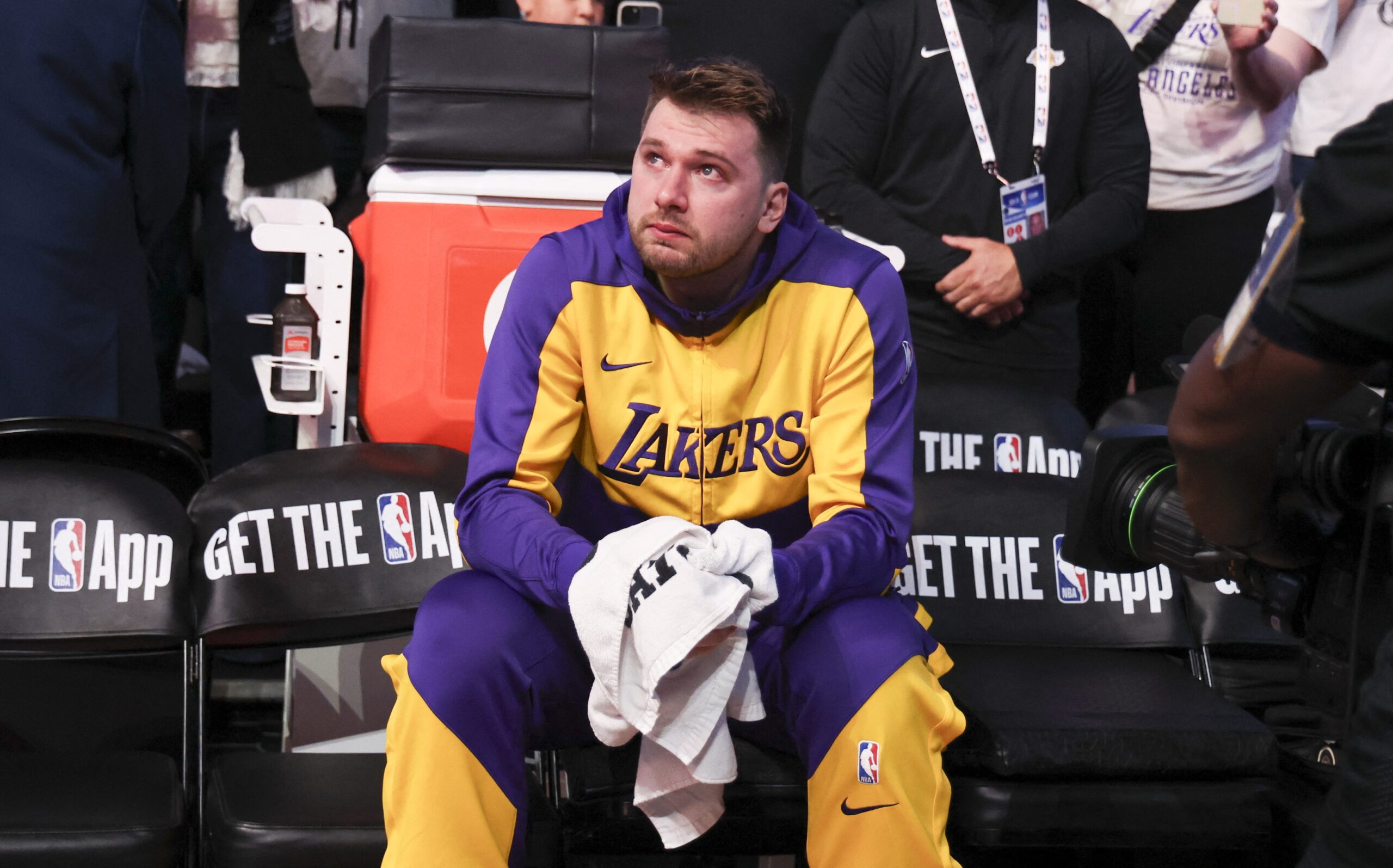 Luka Doncic é flagrado chorando em seu primeiro jogo na casa da sua ex-franquia, o Dallas Mavericks