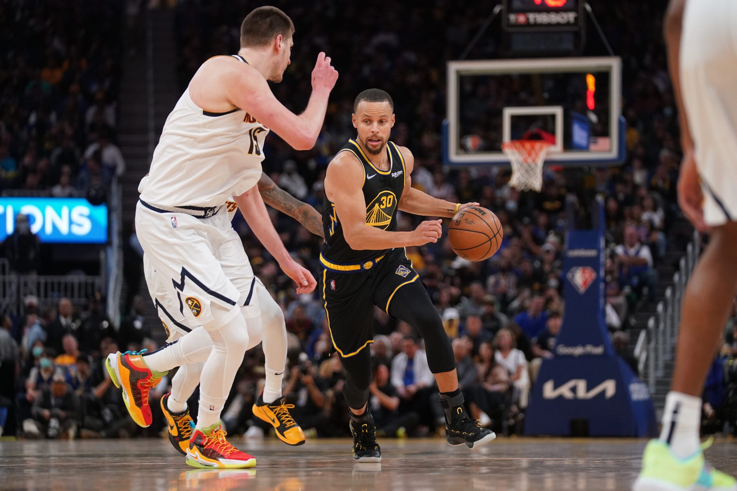 Stephen Curry e Nikola Jokic quebram recorde na NBA com desempenho histórico na rodada