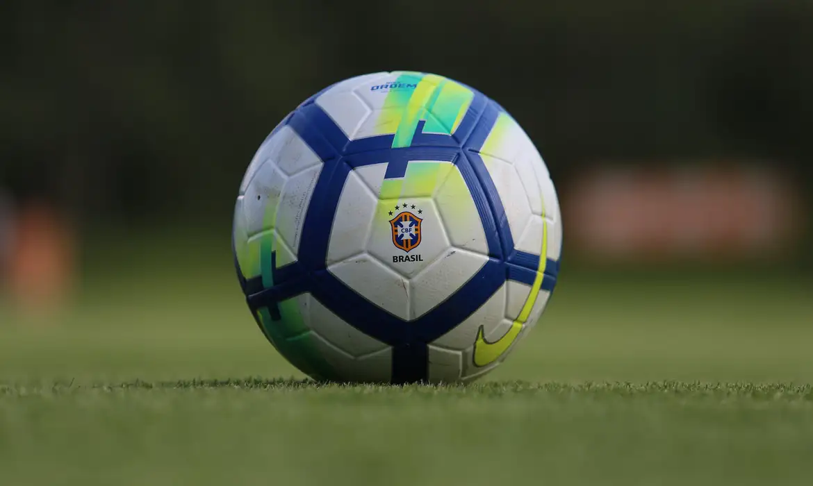 Árbitro envolvido em manipulação de resultados em campeonato nacional é preso